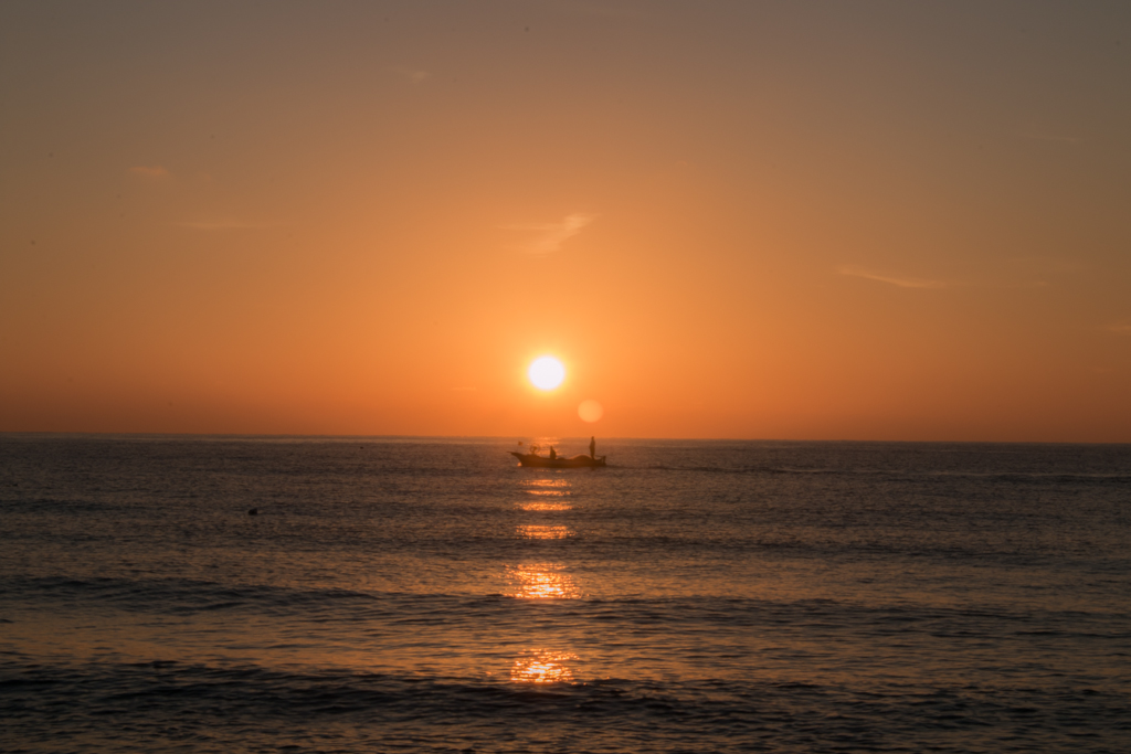 Sonnenaufgang mit Fischerboot 2