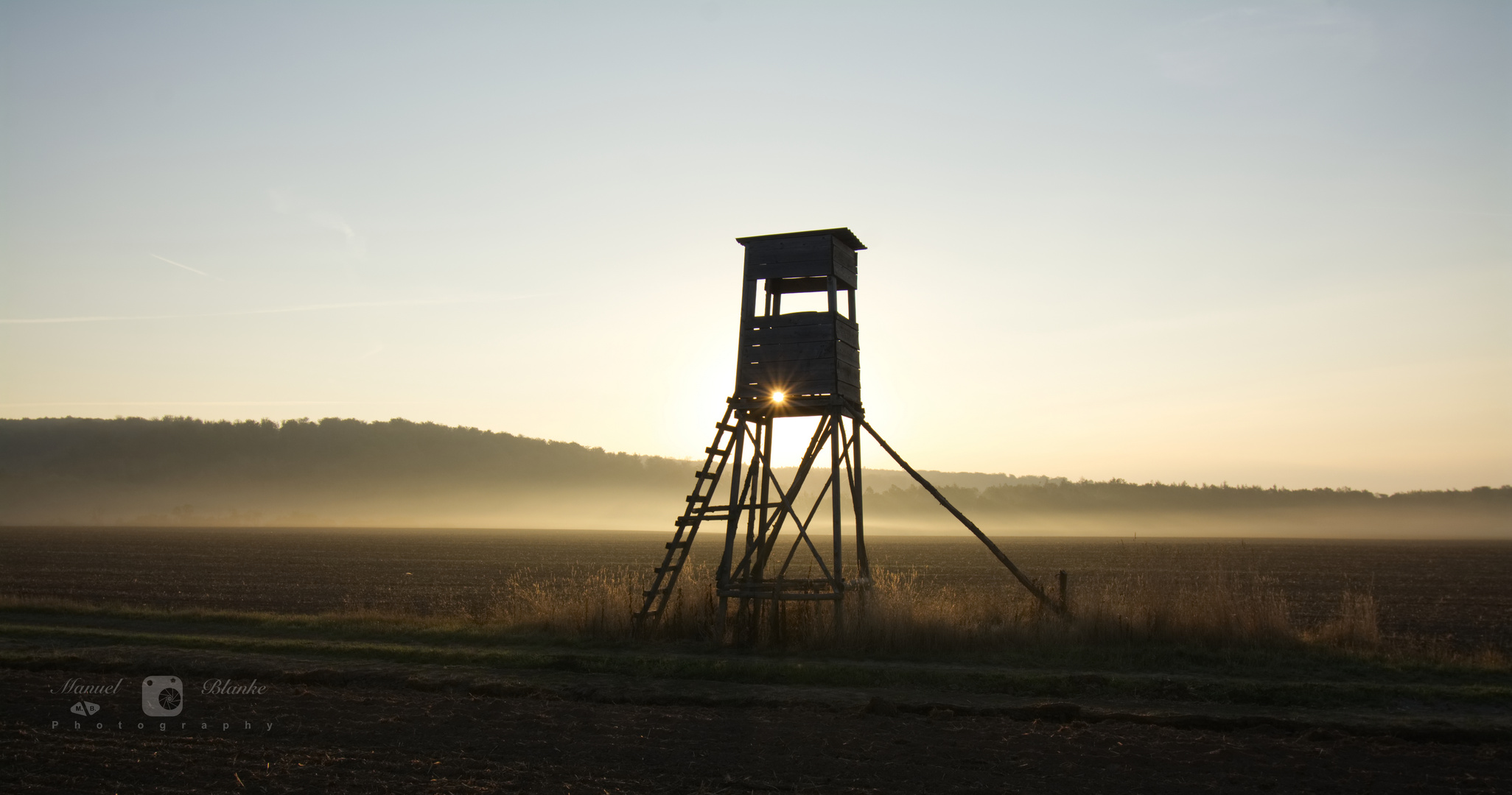 Sonnenaufgang mit Jägerstand