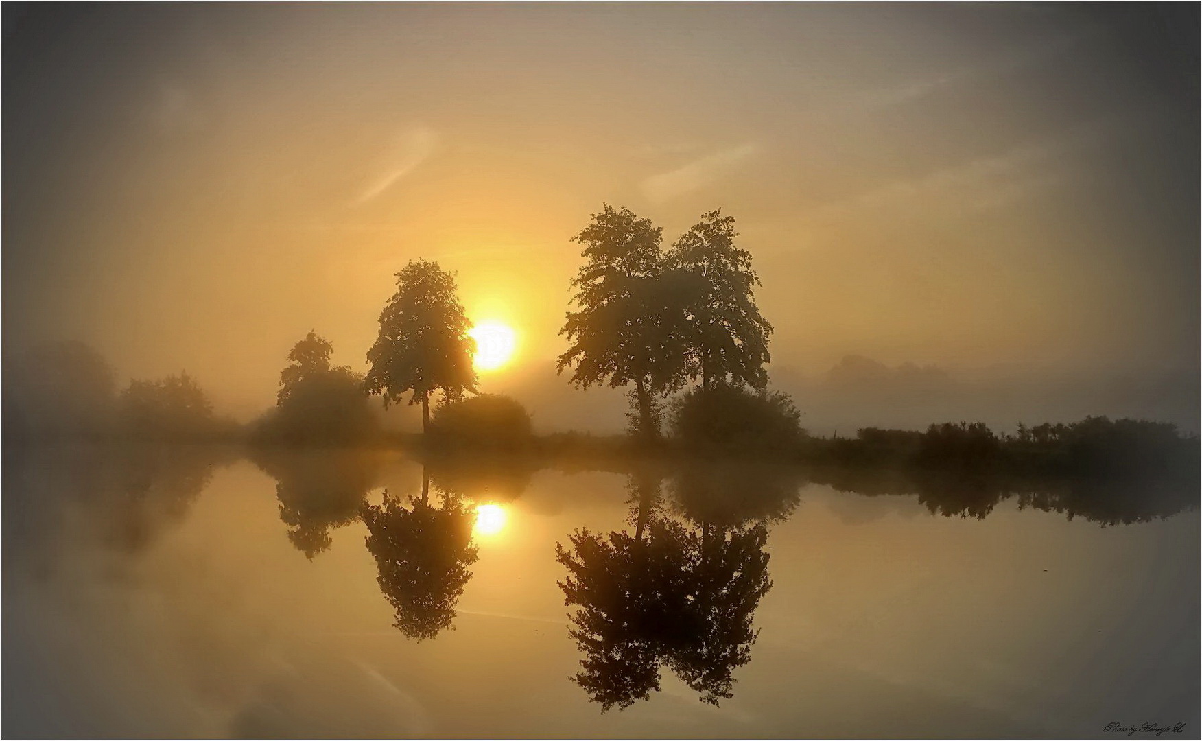 Sonnenaufgang mit Nebel