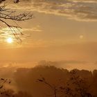 Sonnenaufgang mit Nebel über der Elbe