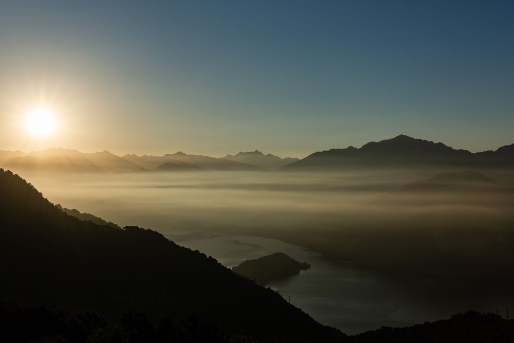 Sonnenaufgang mit Nebelschwaden...