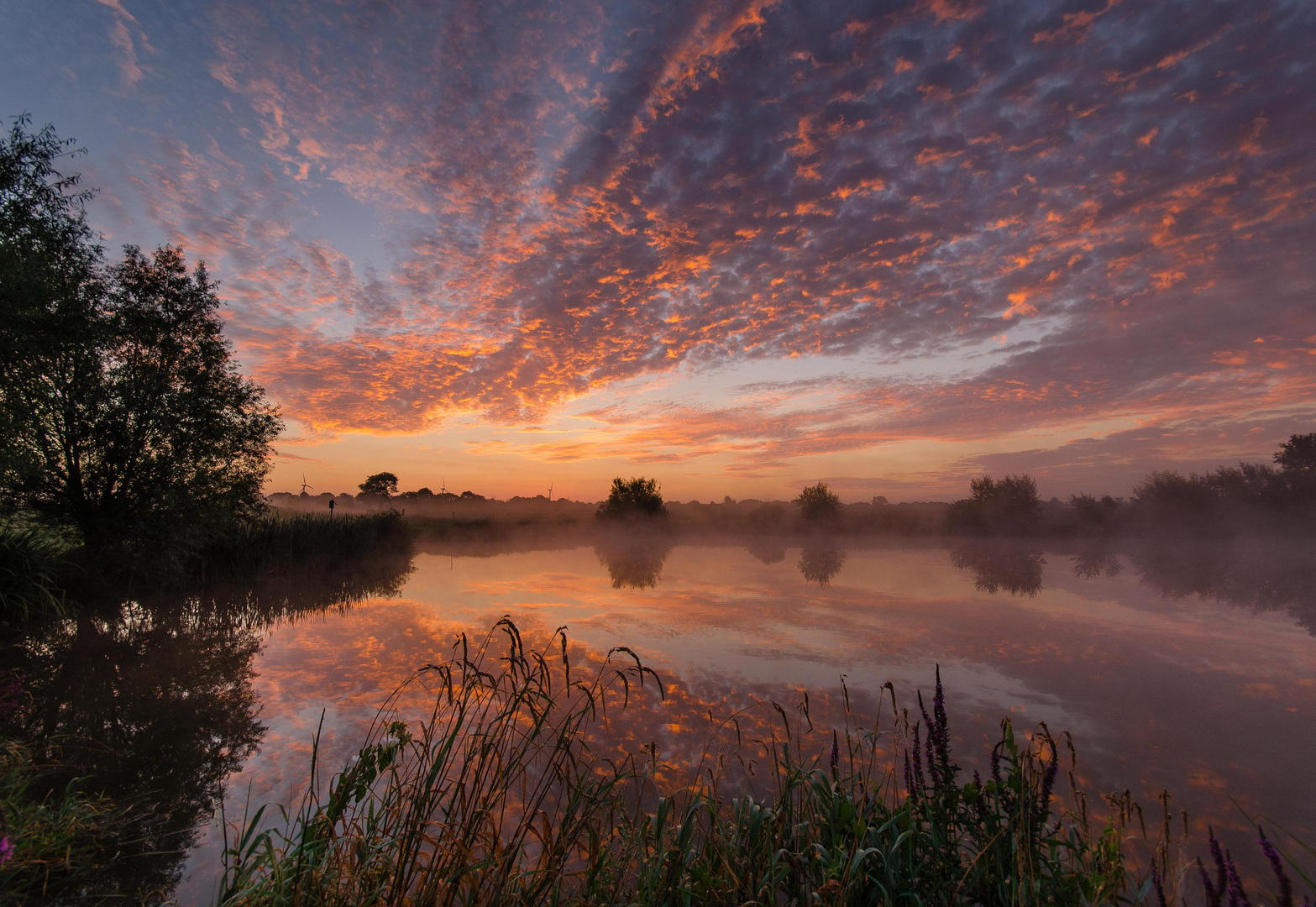 Sonnenaufgang mit Reflexion