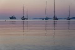 Sonnenaufgang mit Segelbooten