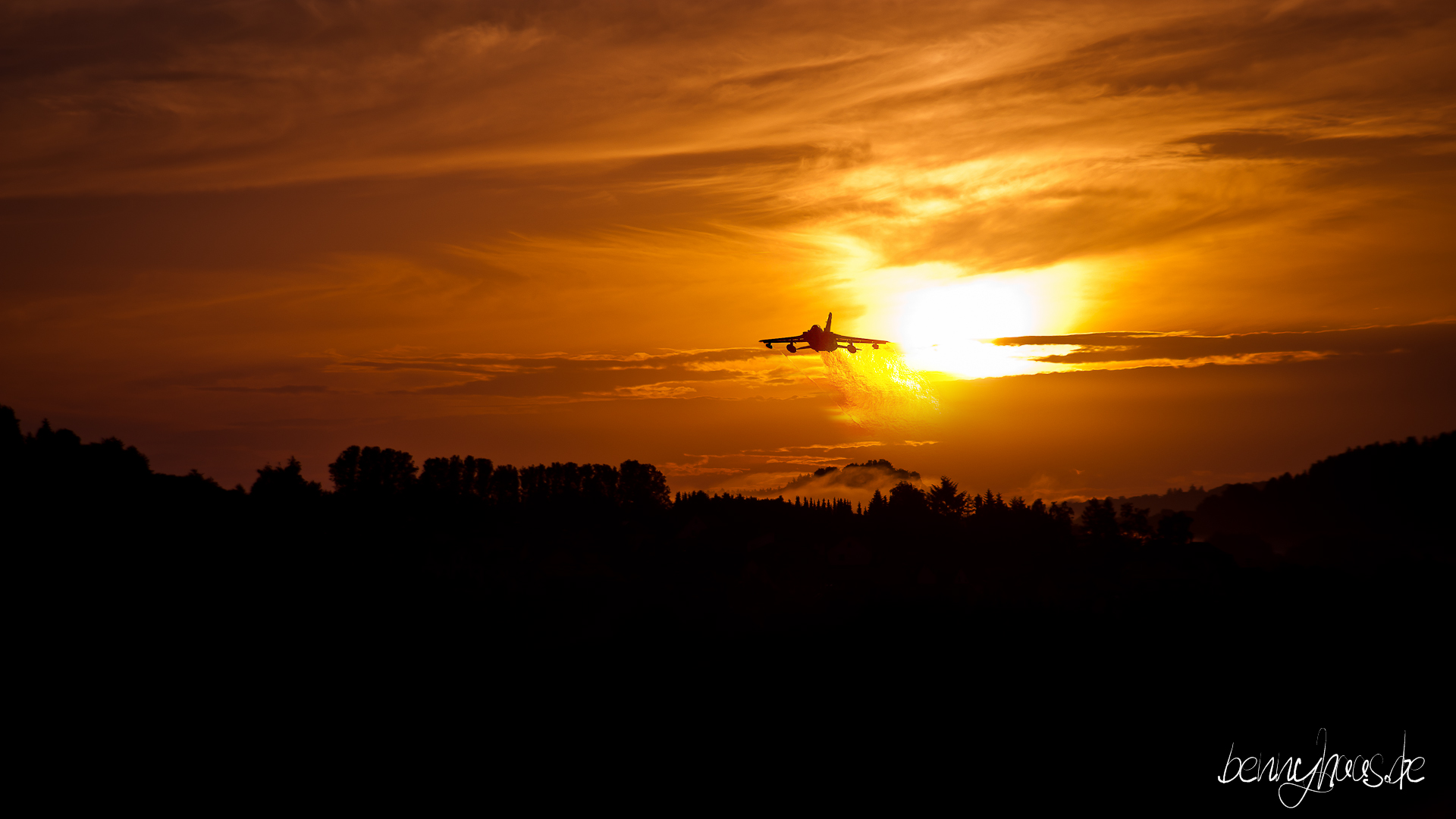 Sonnenaufgang mit Tornado