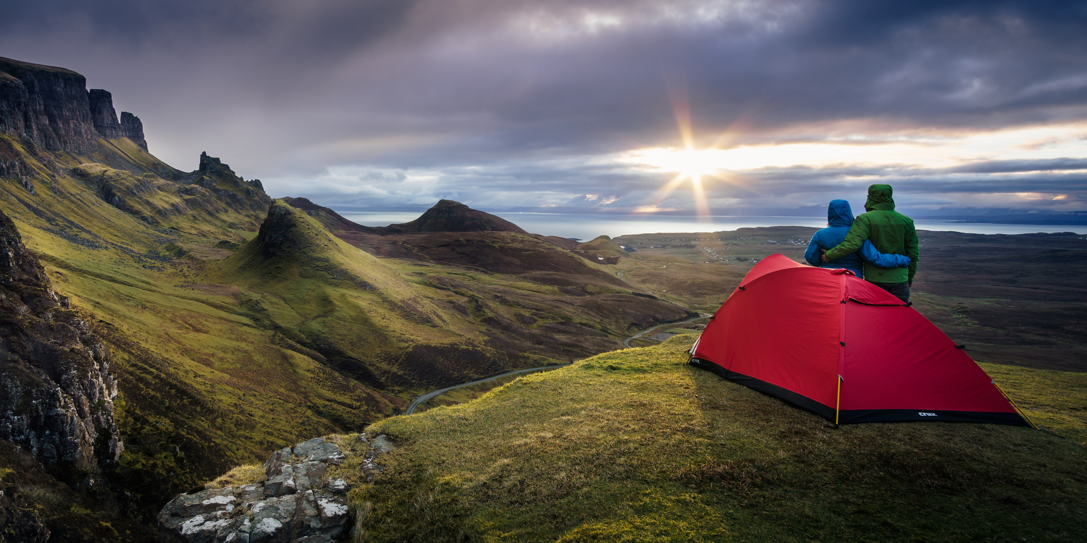 Sonnenaufgang mit Zelt am Quiraing