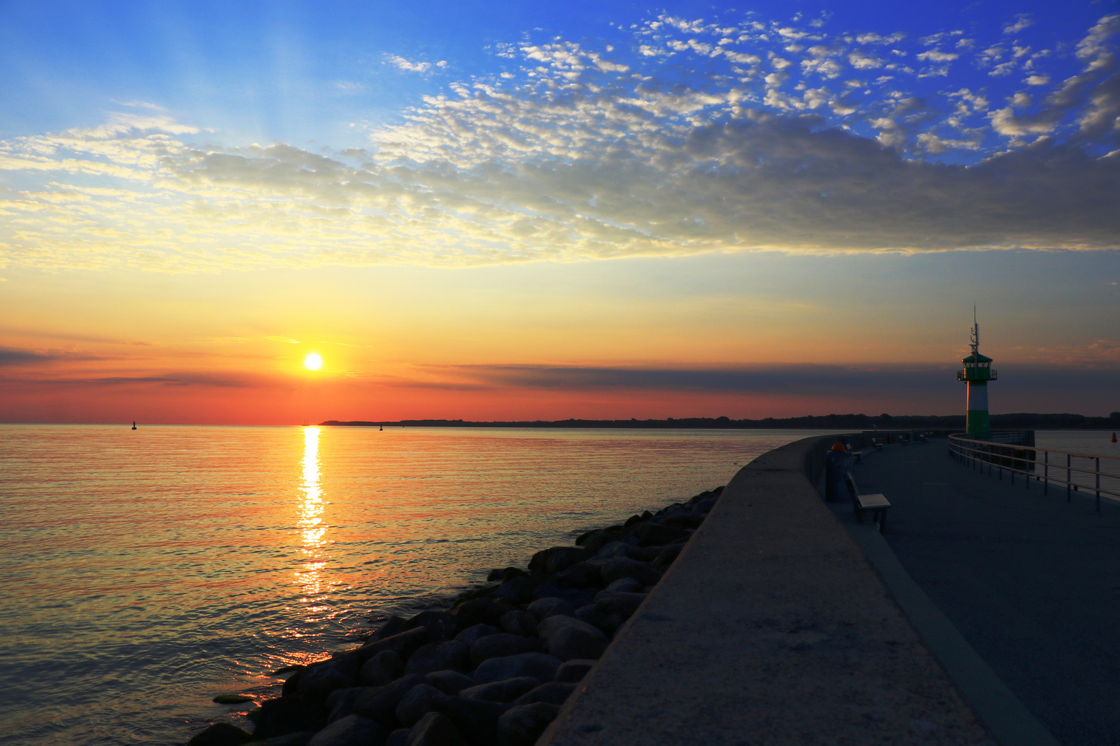 Sonnenaufgang Molenfeuer Travemünde