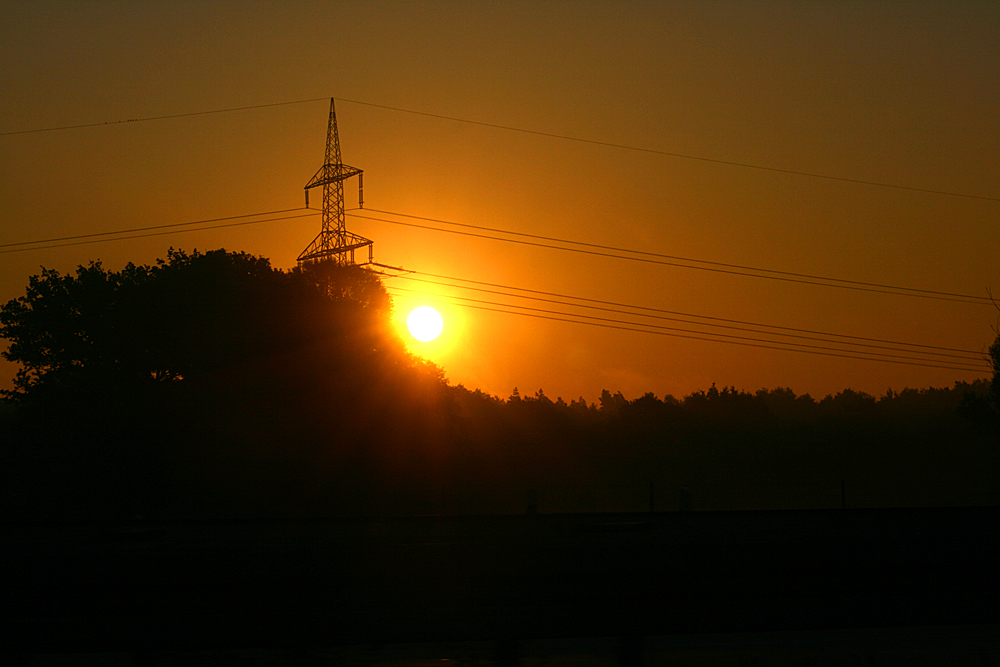 Sonnenaufgang n der Autobahn