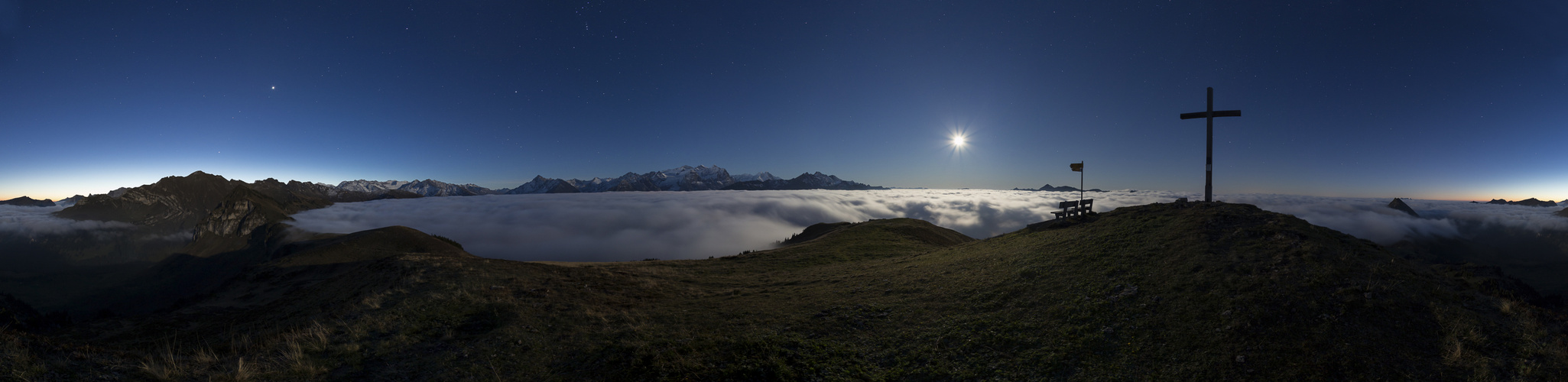 Sonnenaufgang nach dem Blutmond