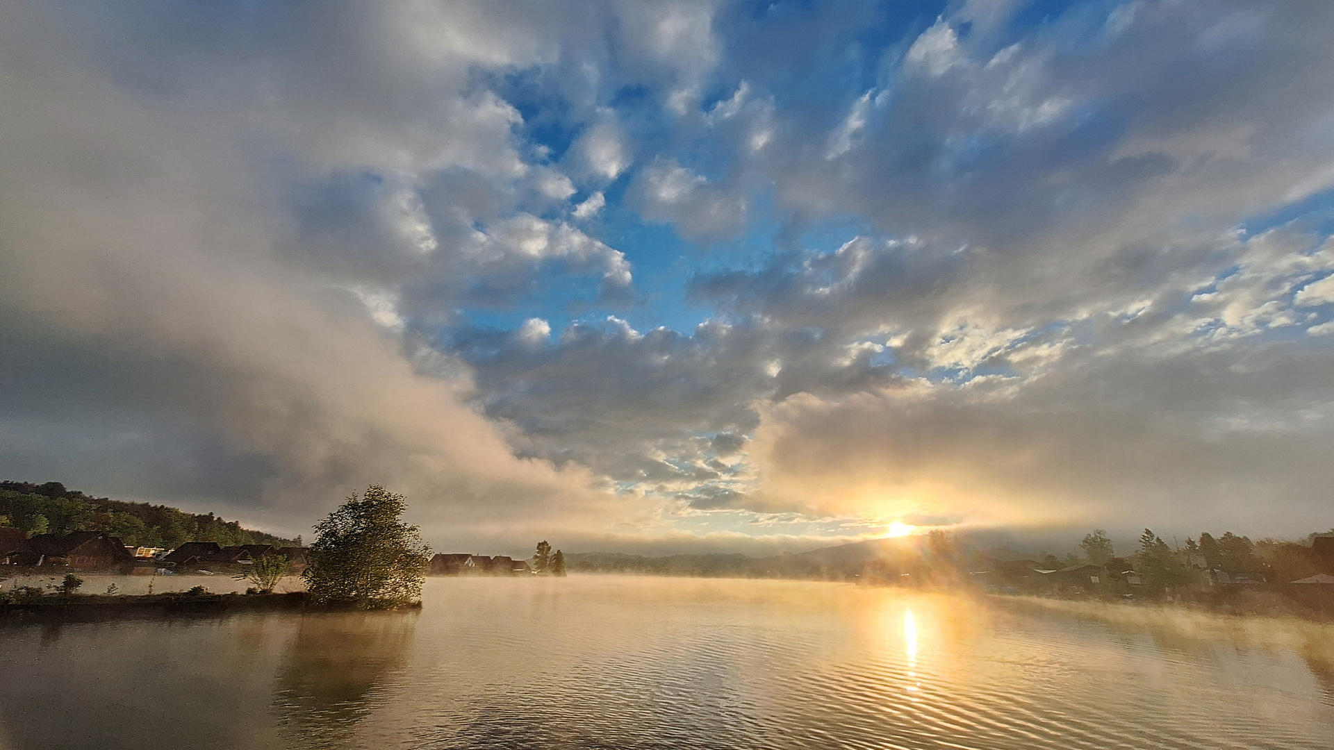 Sonnenaufgang nach einem Regentag