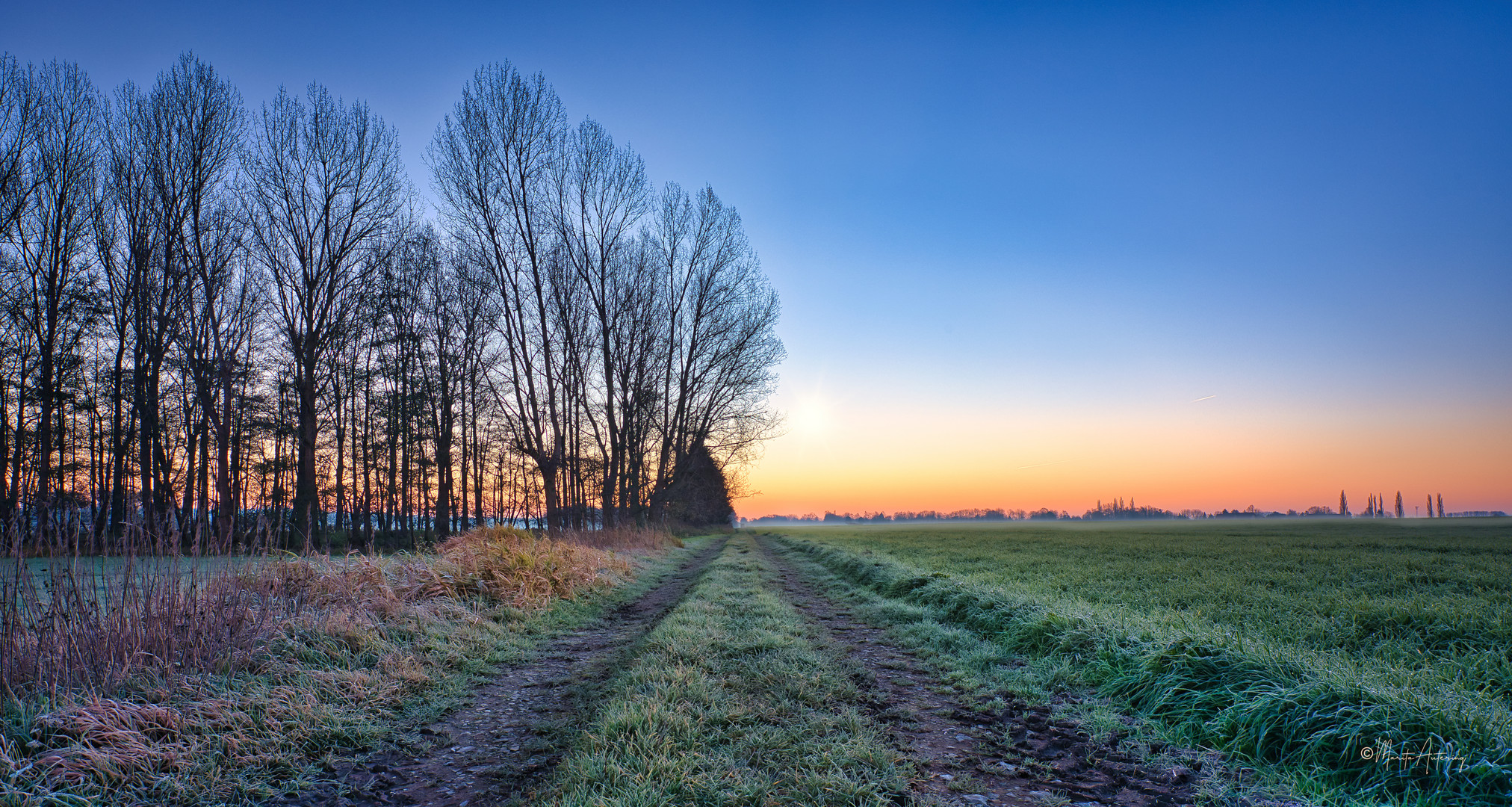 Sonnenaufgang nach einer frostigen Nacht