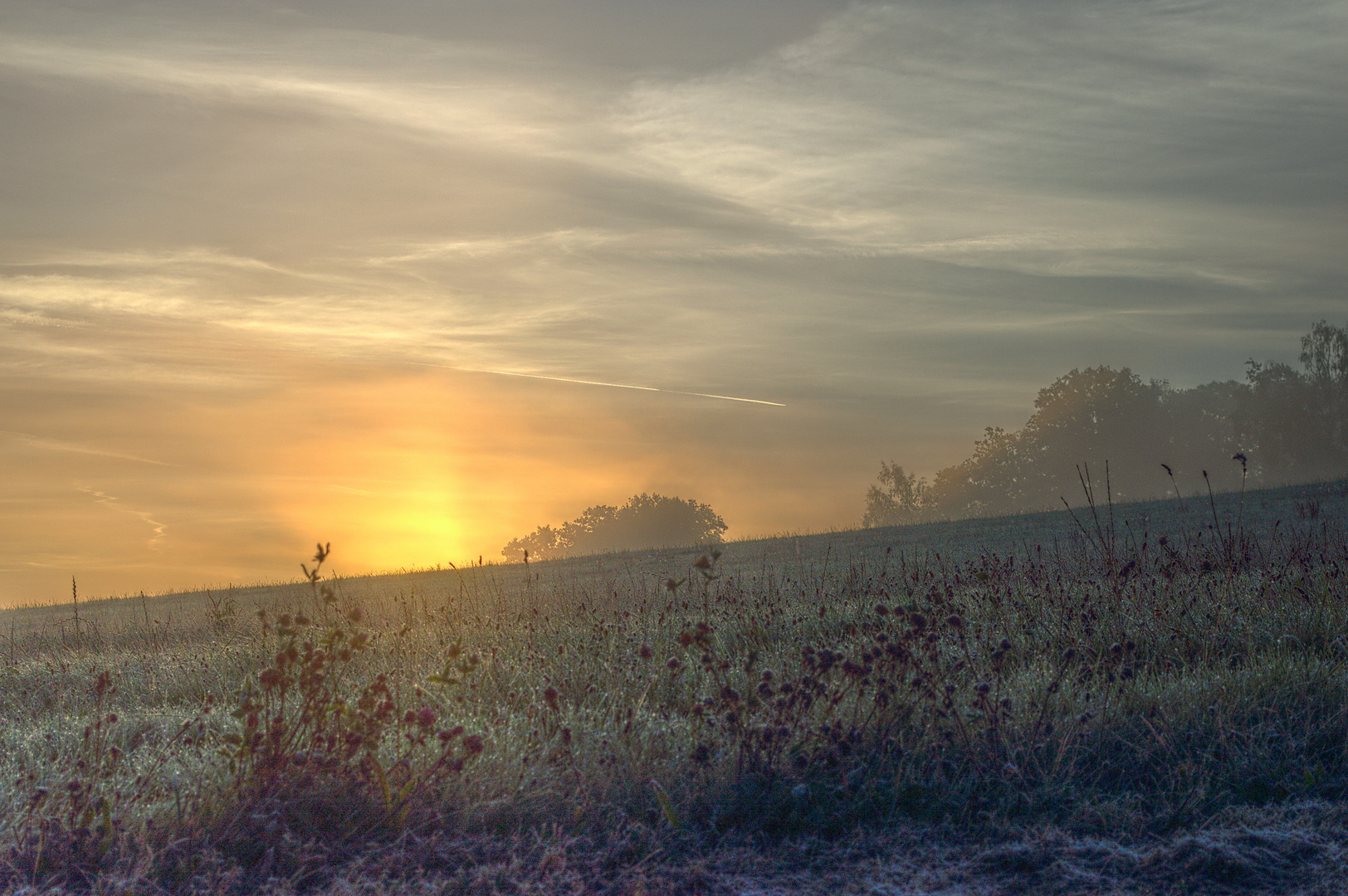 Sonnenaufgang nach einer kalten Nacht