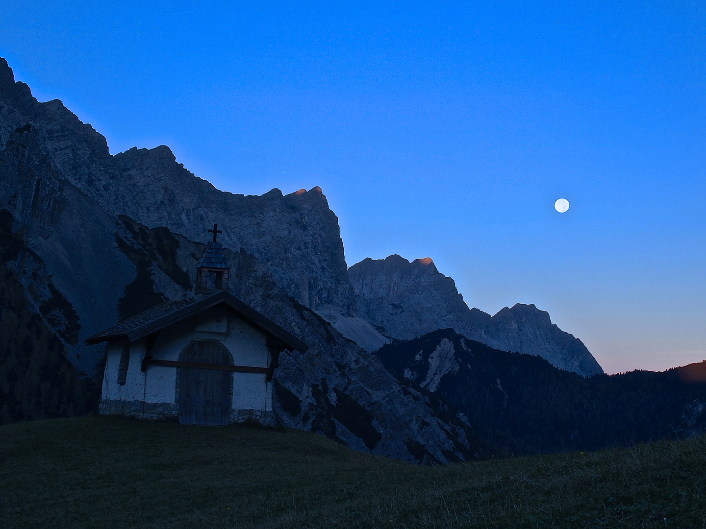 Sonnenaufgang nach Vollmond