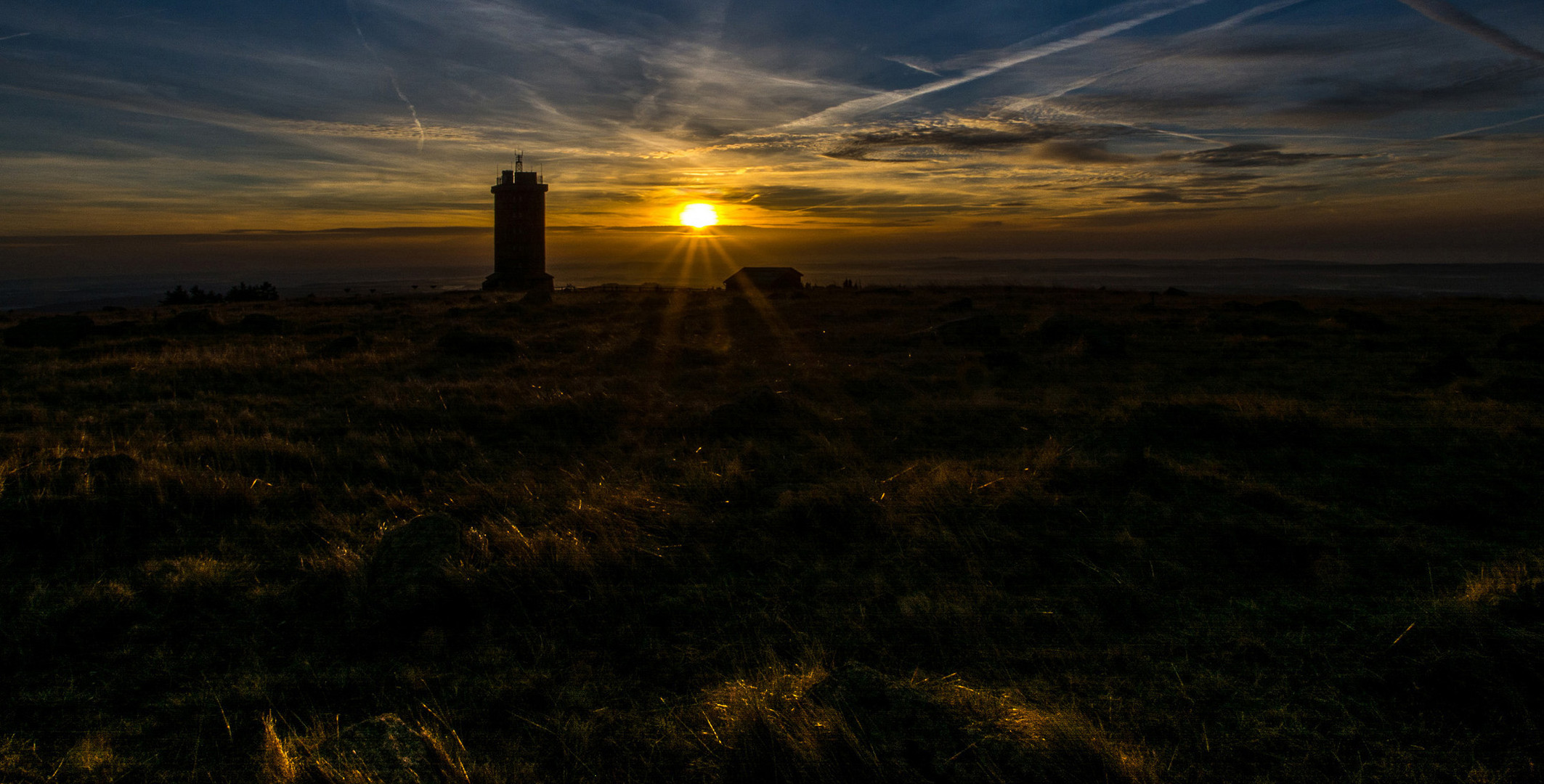 Sonnenaufgang neben der Wetterstation Brocken