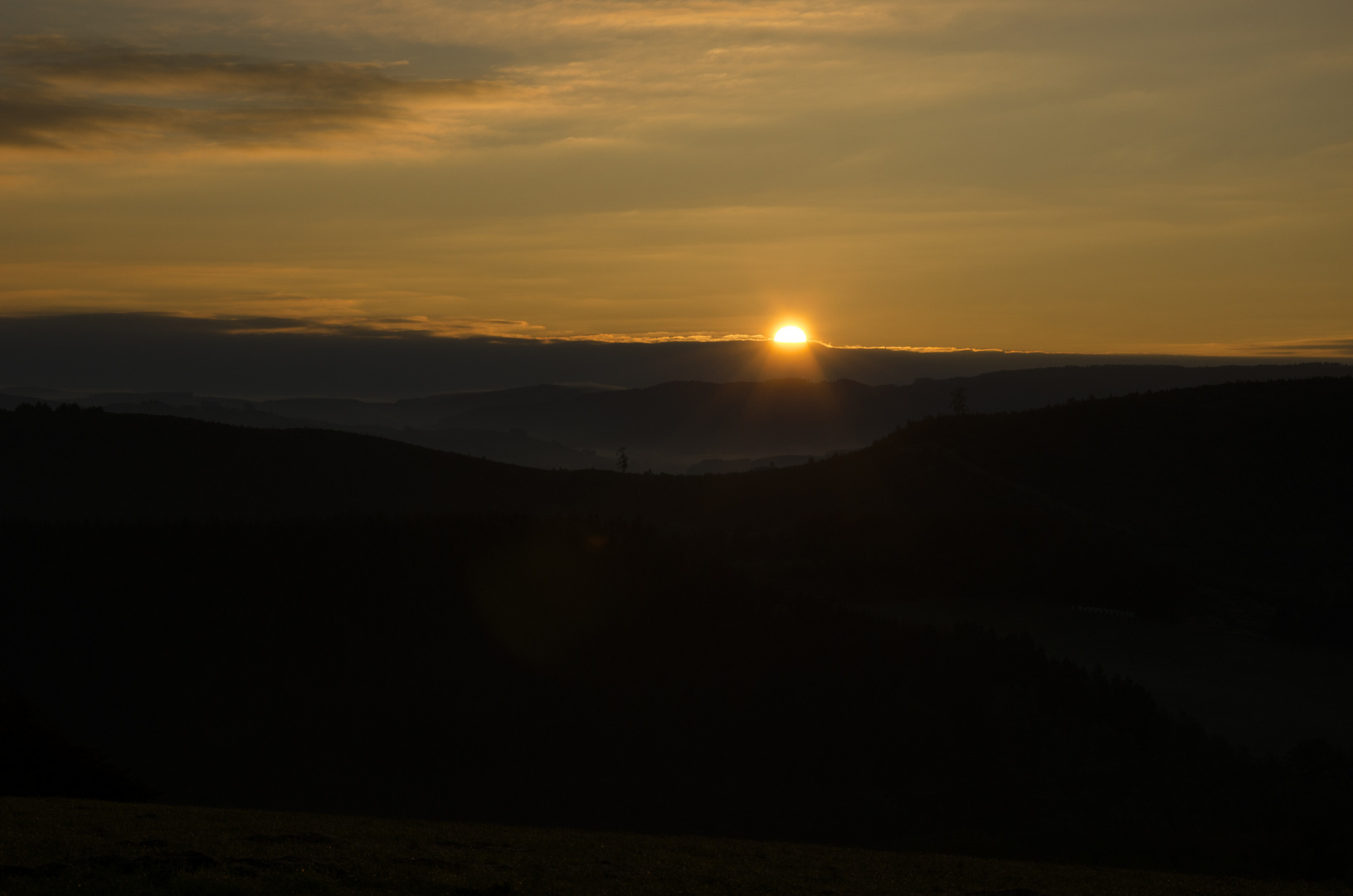 Sonnenaufgang oberhalb von Mönekind (Gemeinde Schmallenberg)