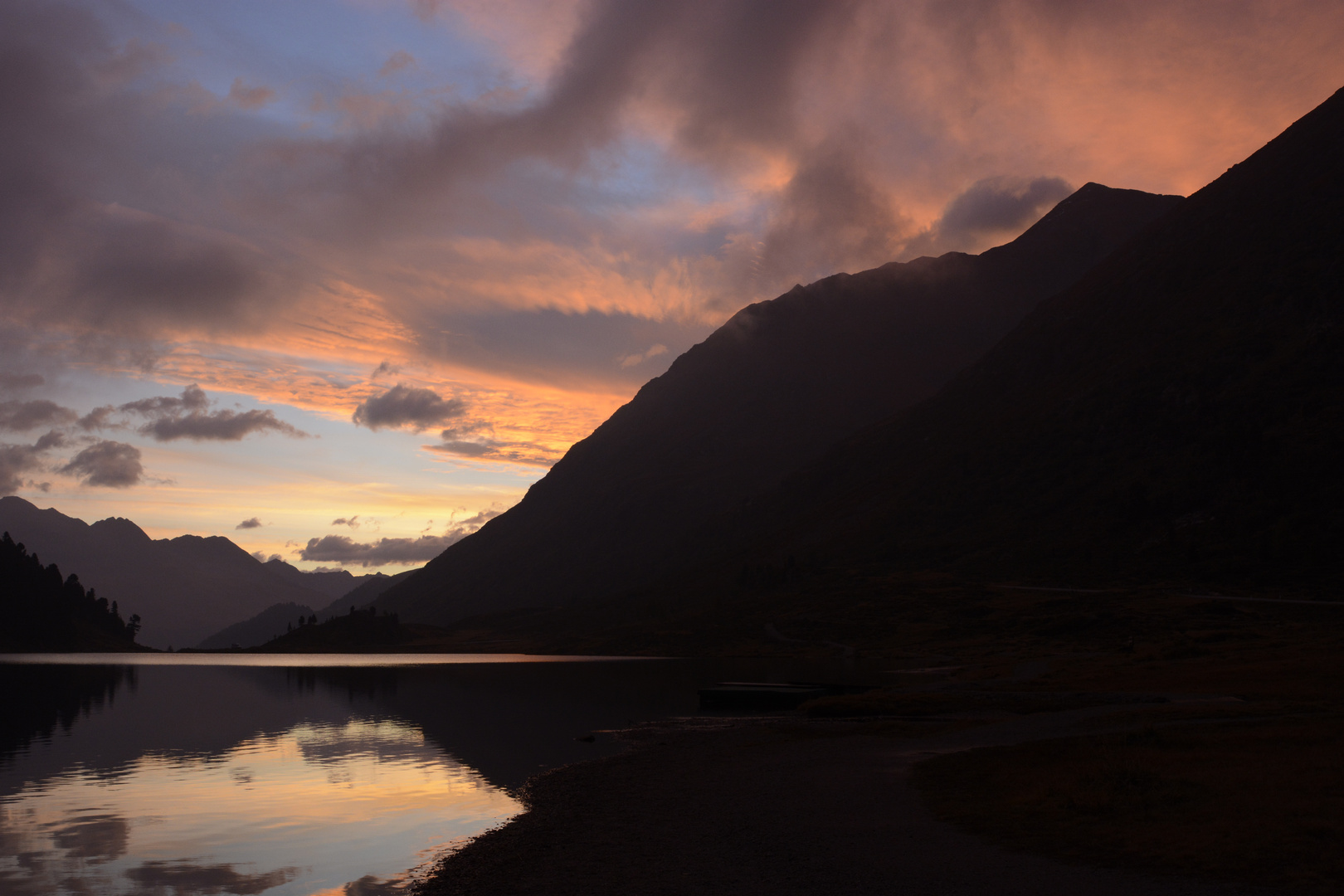 Sonnenaufgang Obersee Staller Sattel