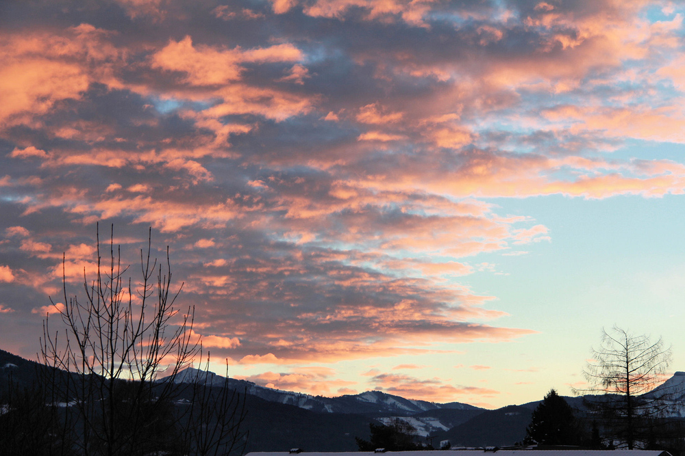 Sonnenaufgang oder Schnee im Anmarsch!