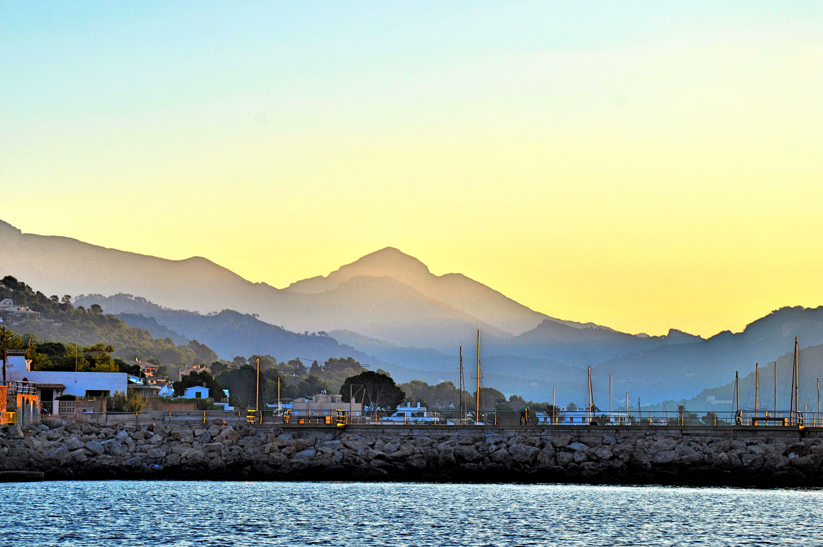 Sonnenaufgang "Port De Andratx / Mallorca" vom Boot aus geschossen