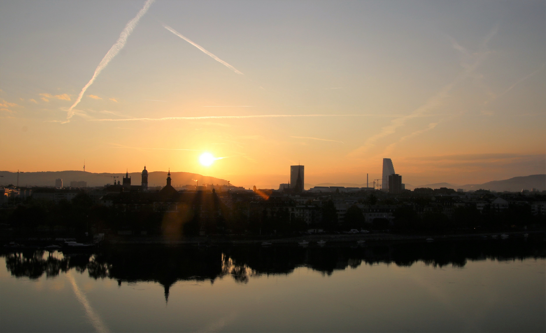 Sonnenaufgang-Rheinspiegelung