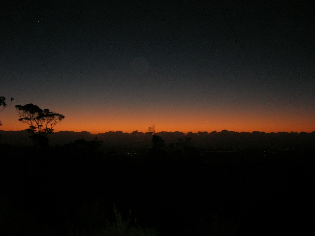 Sonnenaufgang (Sonne ist hinter den Wolken versteckt)