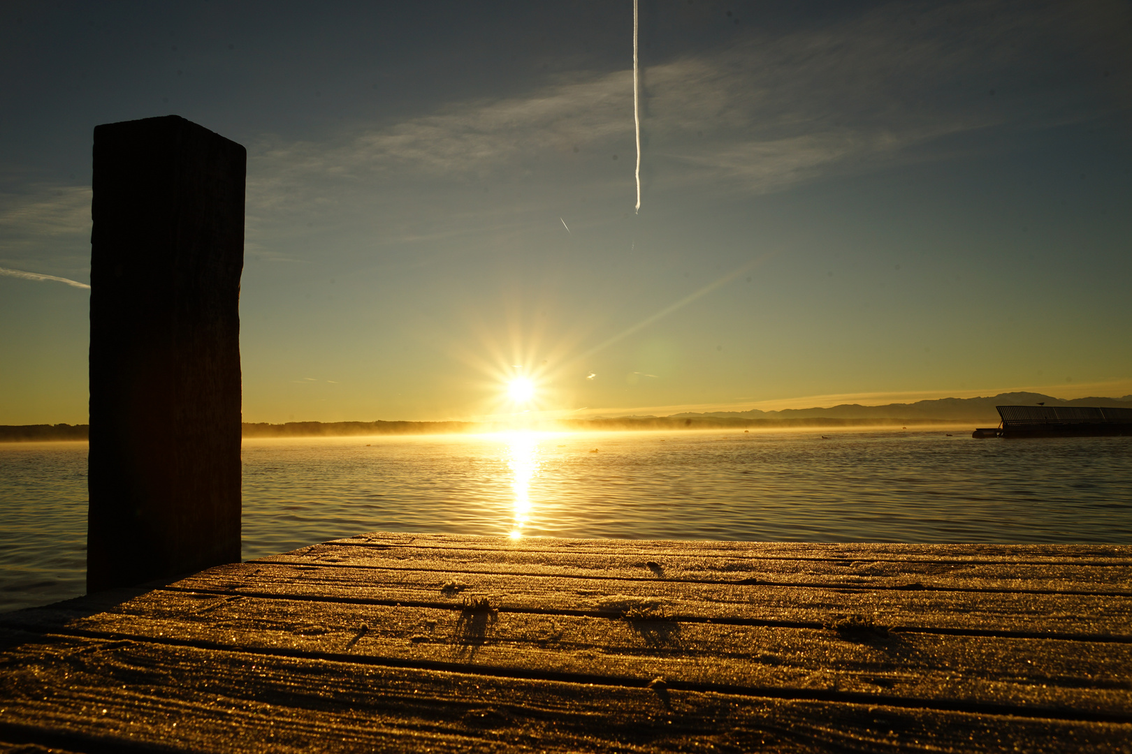 Sonnenaufgang Starnbergersee Steg nah