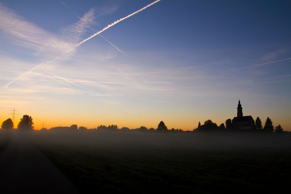 Sonnenaufgang über Alxing /Oberbayern