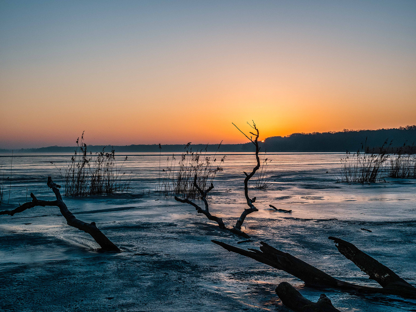 Sonnenaufgang über angefressenem Eis 1