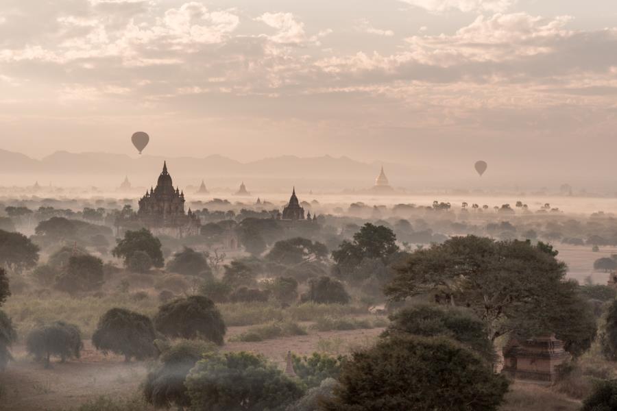 Sonnenaufgang über Bagan