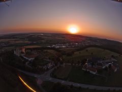 Sonnenaufgang über Baldern mit Kapfenburg