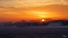 Sonnenaufgang über Bauernhaus