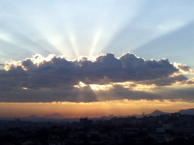 Sonnenaufgang über Belo Horizonte