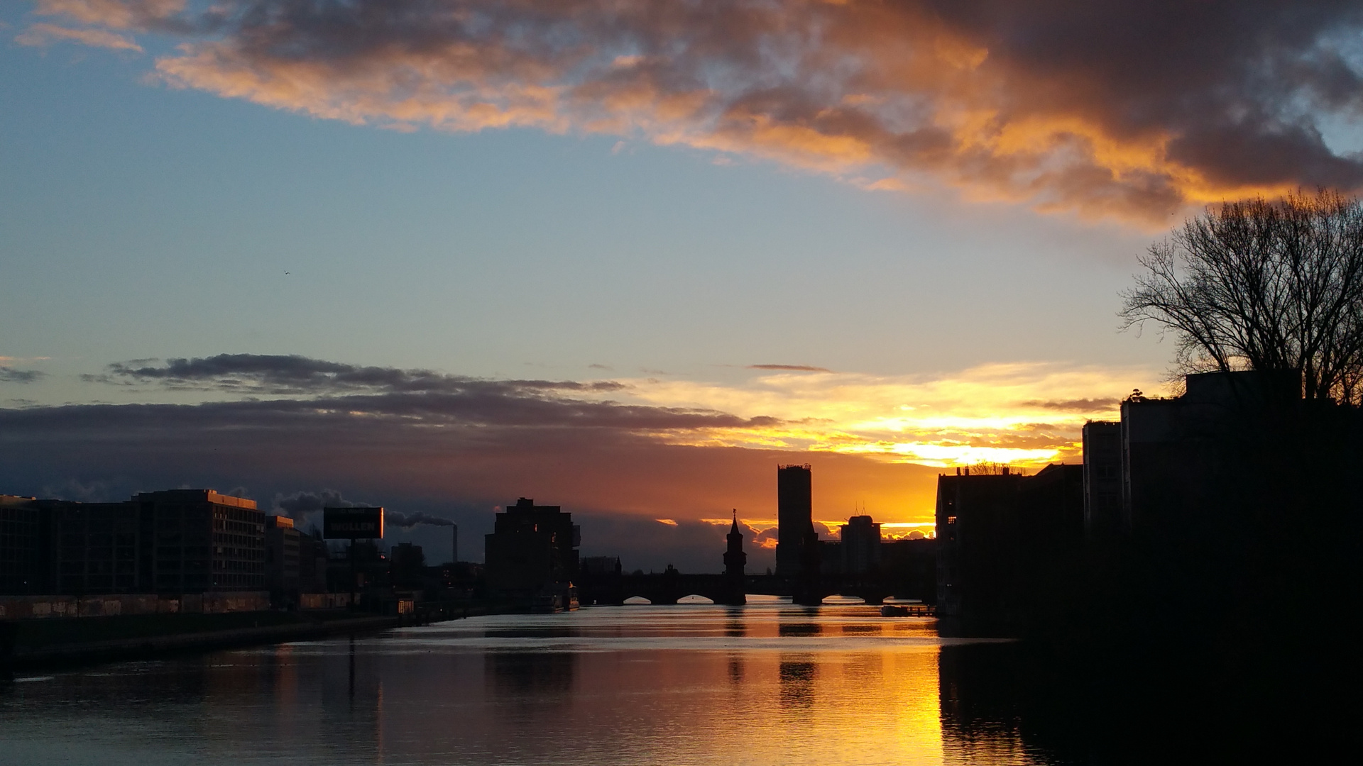 Sonnenaufgang über Berlin Treptow