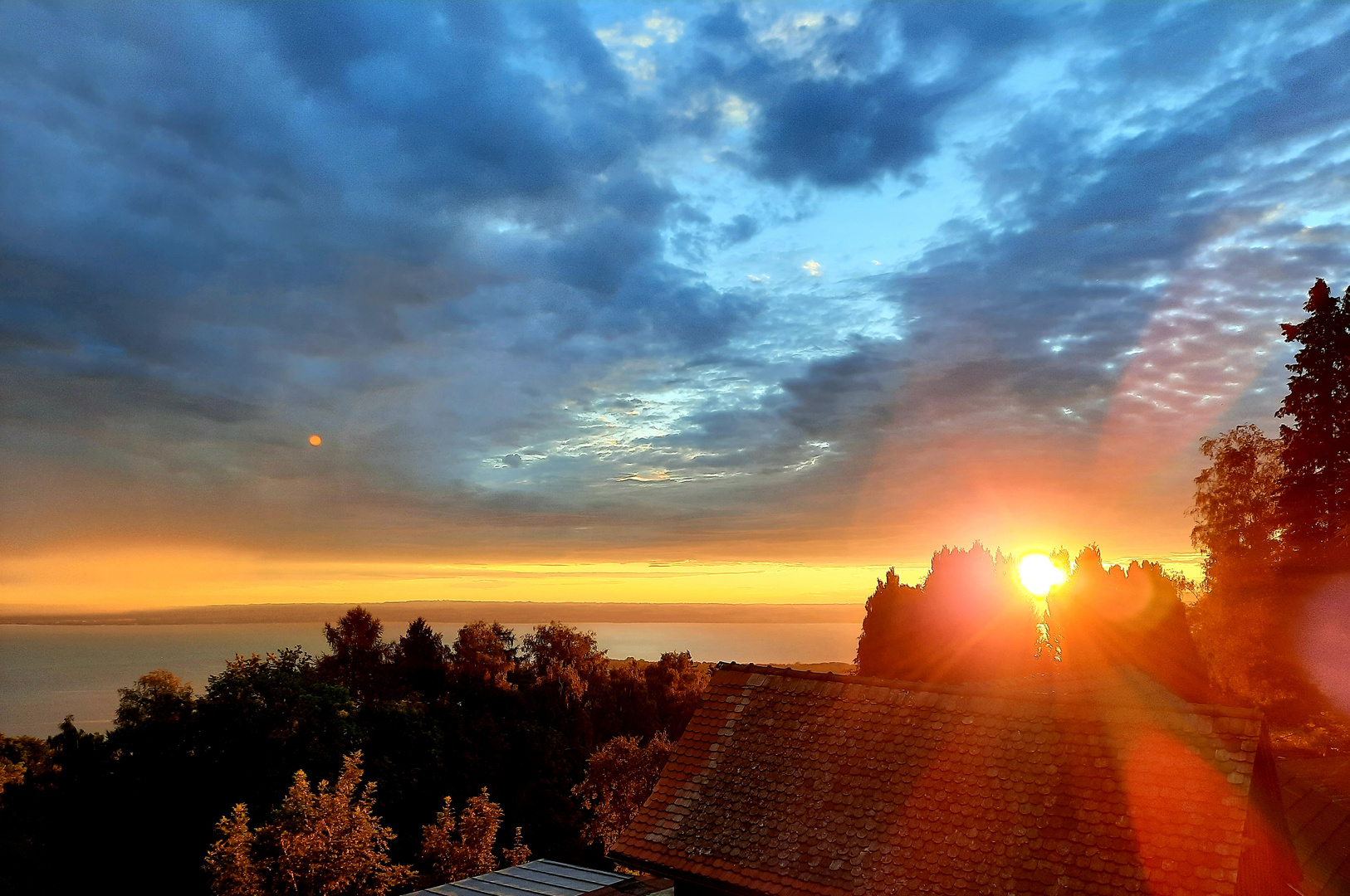 Sonnenaufgang über Bregenz - Bodensee