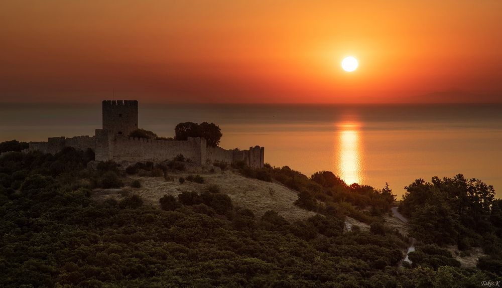  Sonnenaufgang über Castle Platamonas