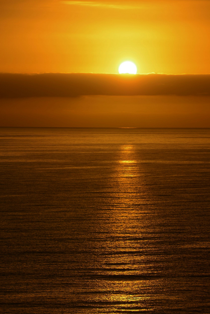 Sonnenaufgang über dem Atlantik (2)