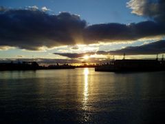 Sonnenaufgang über dem Containerhafen