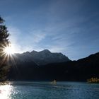 Sonnenaufgang über dem Eibsee an der Zugspitze