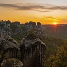 Sonnenaufgang über dem Elbsandsteingebirge