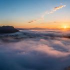 Sonnenaufgang über dem Elbtal im Nebelmeer