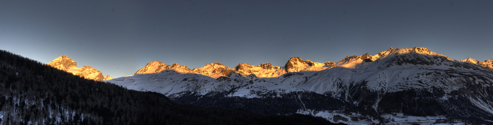 Sonnenaufgang über dem Engadin