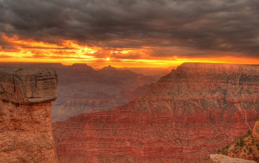 Sonnenaufgang über dem Grand Canyon