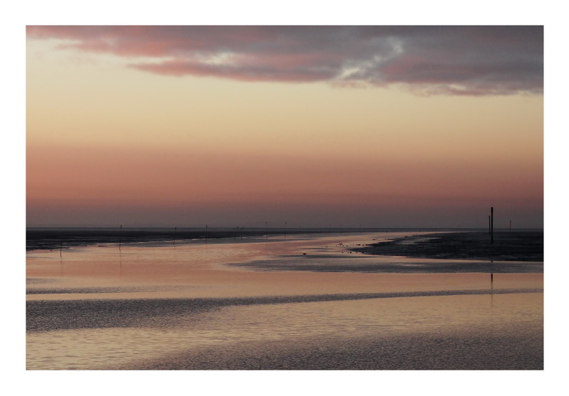 Sonnenaufgang über dem Hafen von Spiekeroog im November