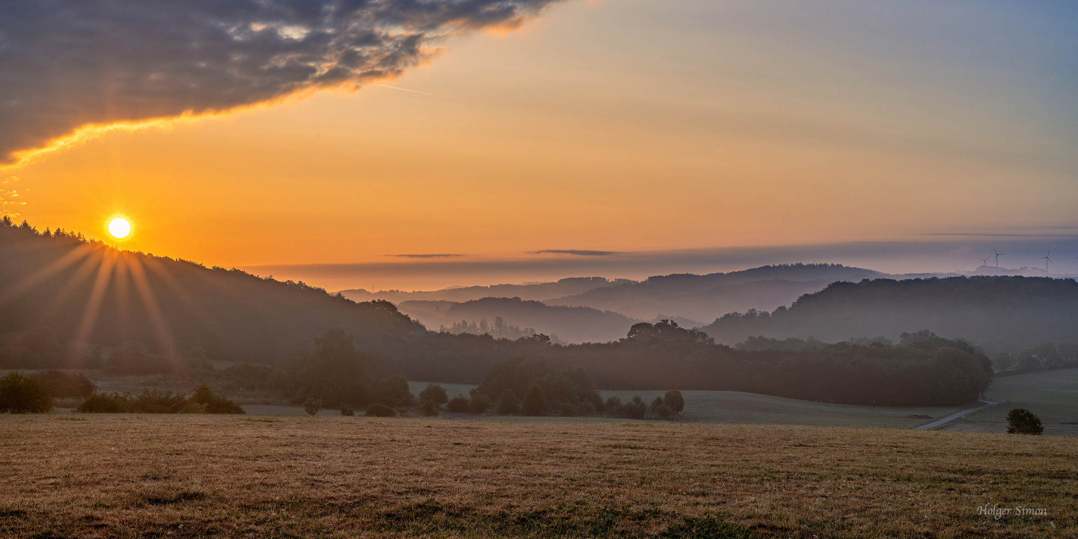 Sonnenaufgang über dem Hönnetal