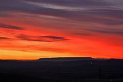 Sonnenaufgang über dem hohen Schneeberg