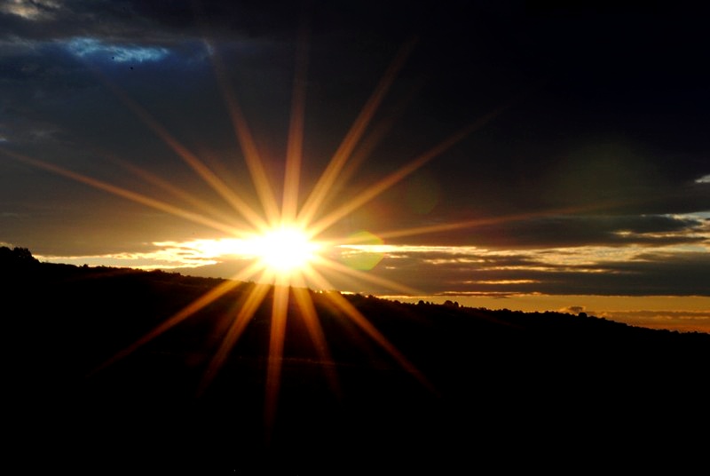 Sonnenaufgang über dem Kyffhäusergebirge