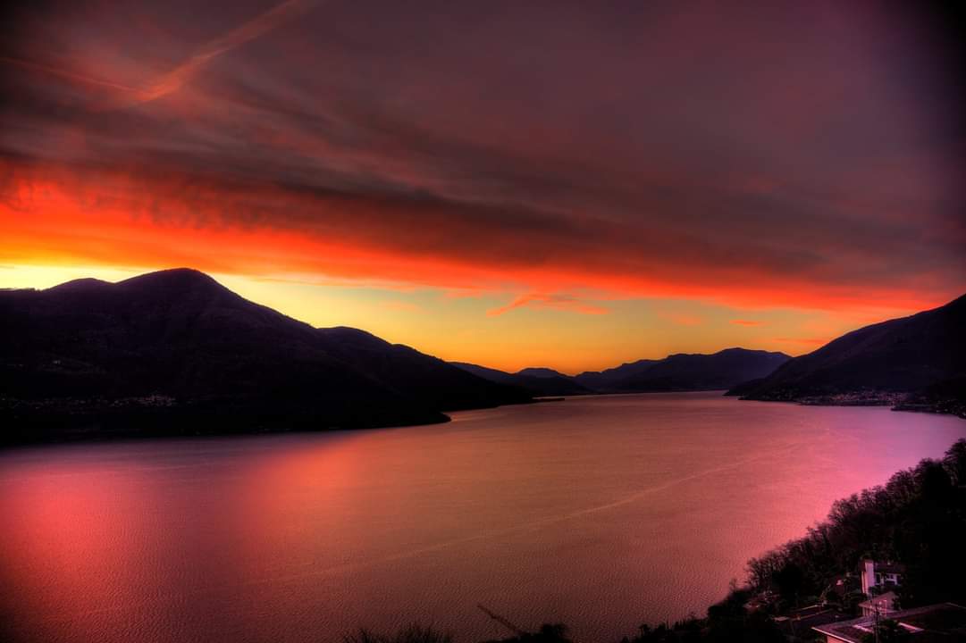 Sonnenaufgang über dem Lago Maggiore