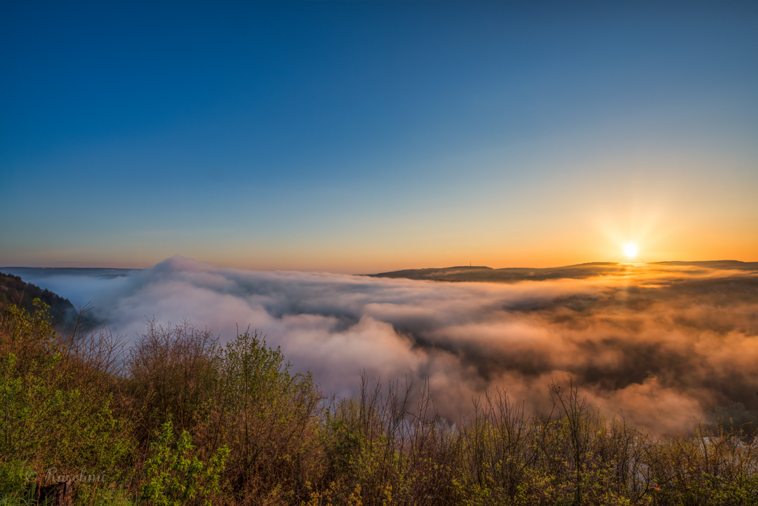 SONNENAUFGANG ÜBER DEM MAINTAL