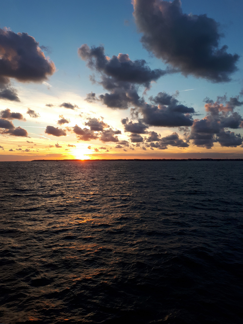 Sonnenaufgang über dem Meer