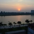 Sonnenaufgang über dem Mekong und dem Tonle Sap Fluss. Phnom Penh. Cambodia