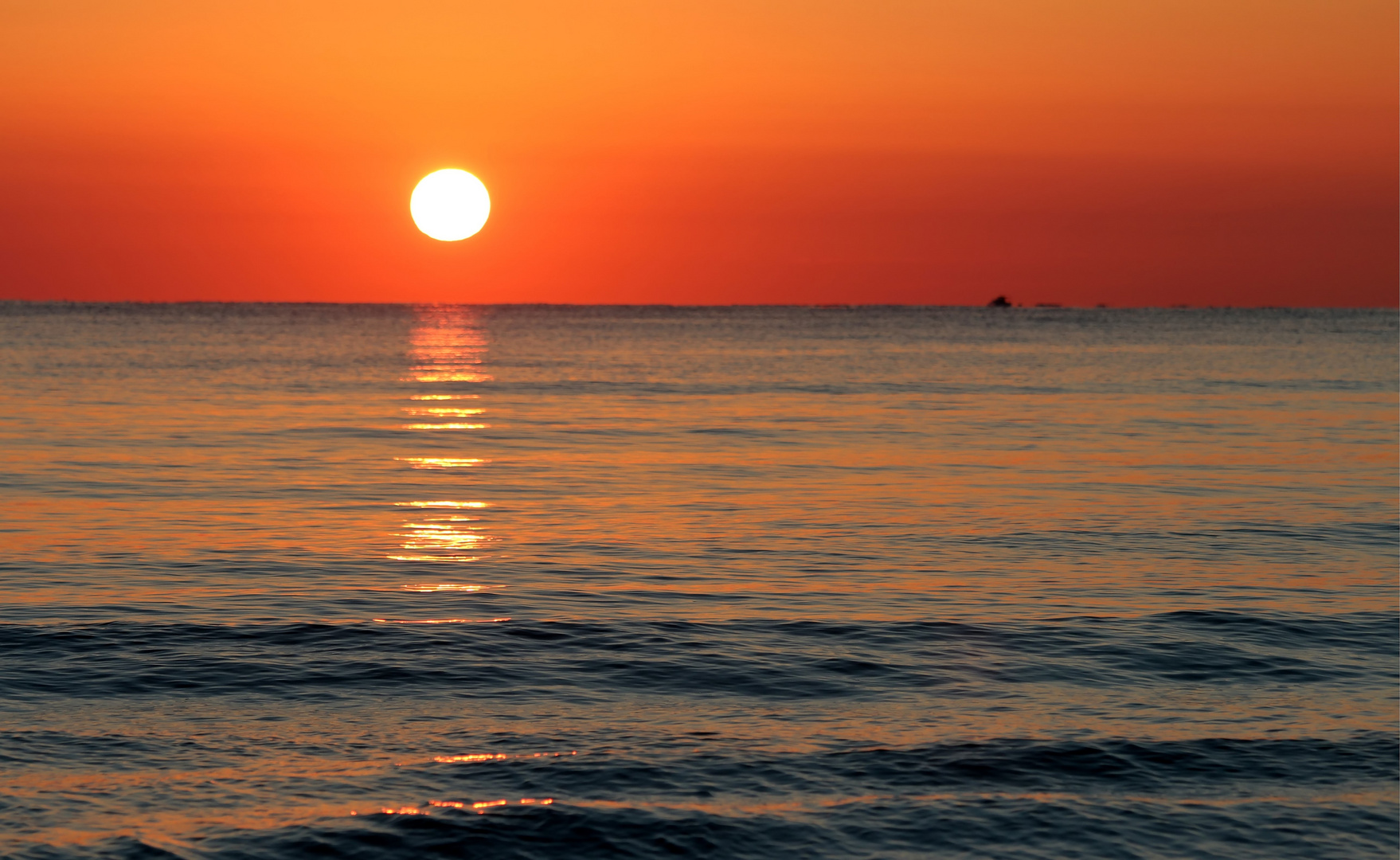 Sonnenaufgang über dem Mittelmeer