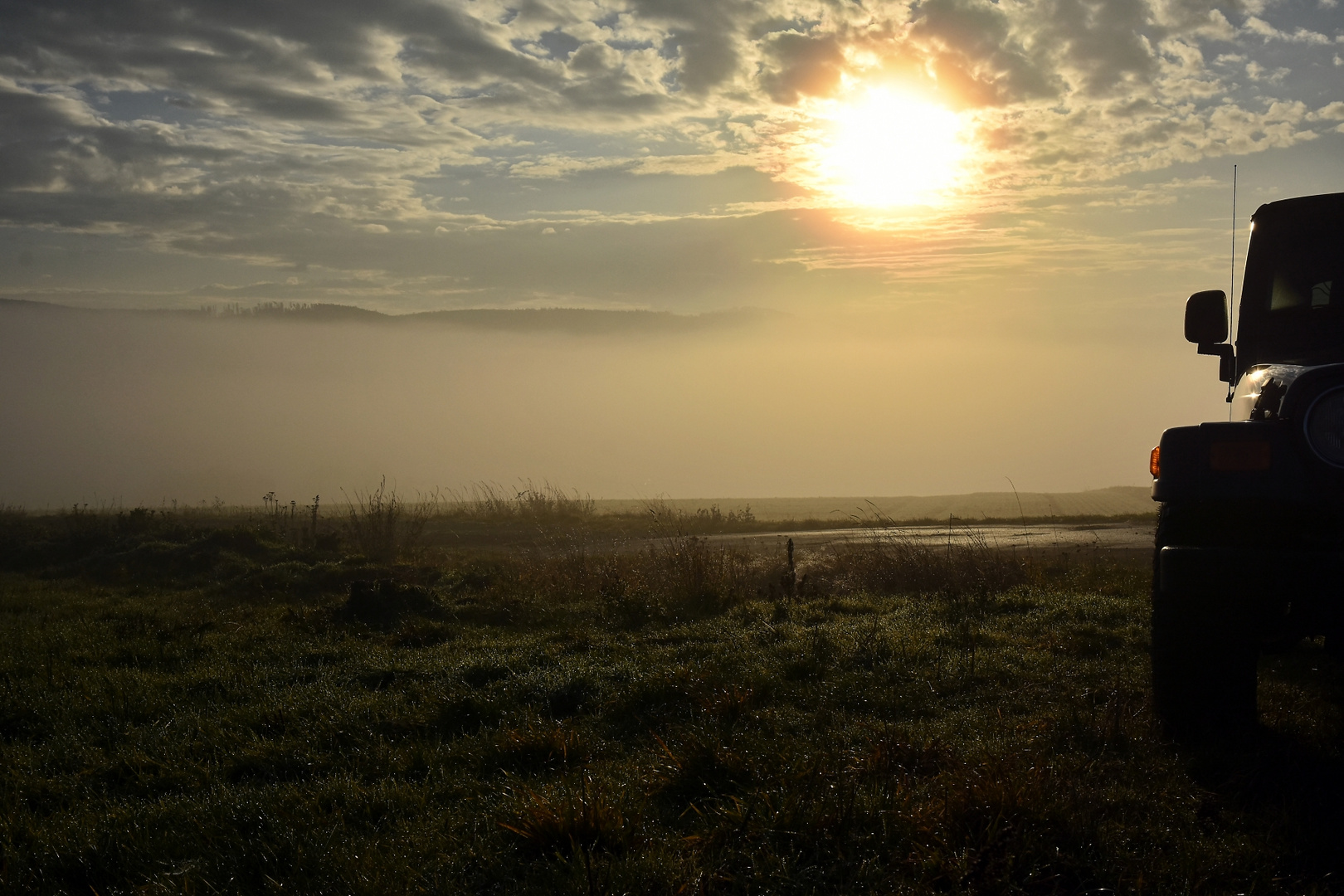 Sonnenaufgang über dem Nebel